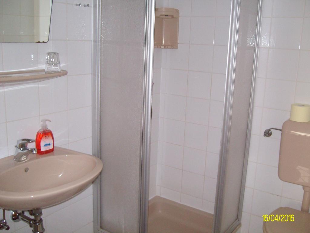 Gasthaus Zur Melzen Hotell Versbichl Exteriör bild