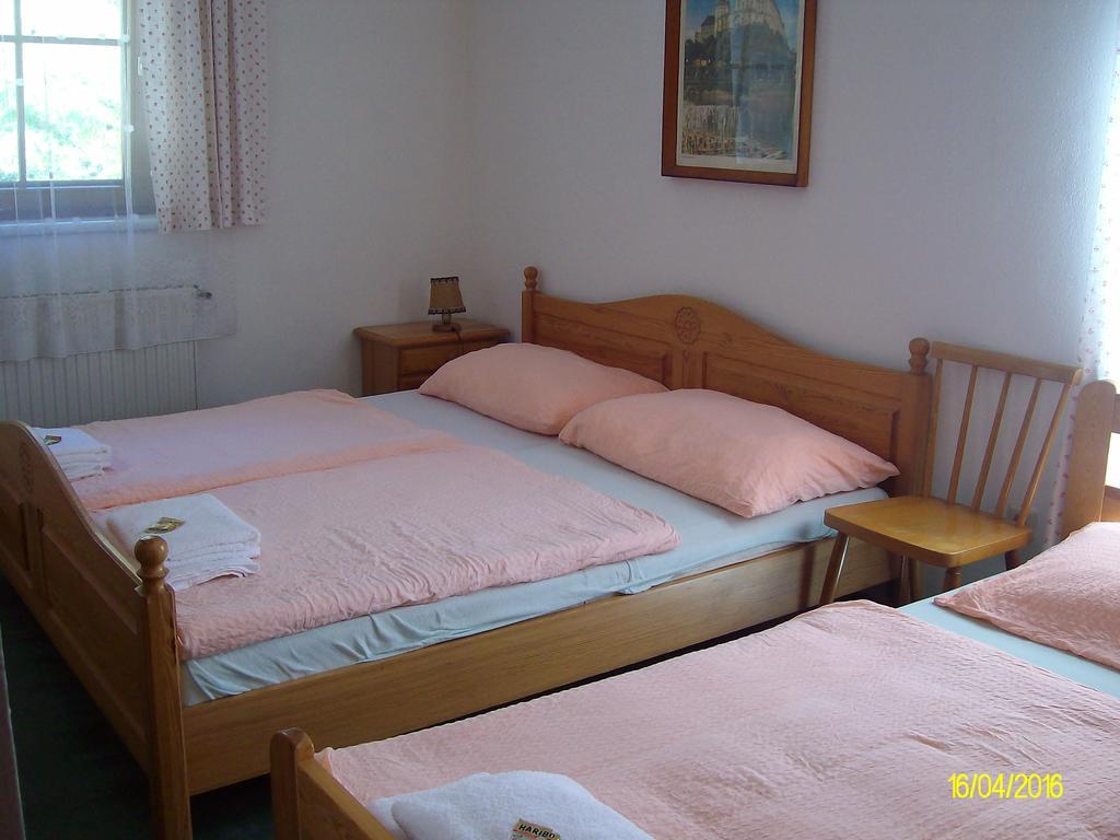 Gasthaus Zur Melzen Hotell Versbichl Exteriör bild