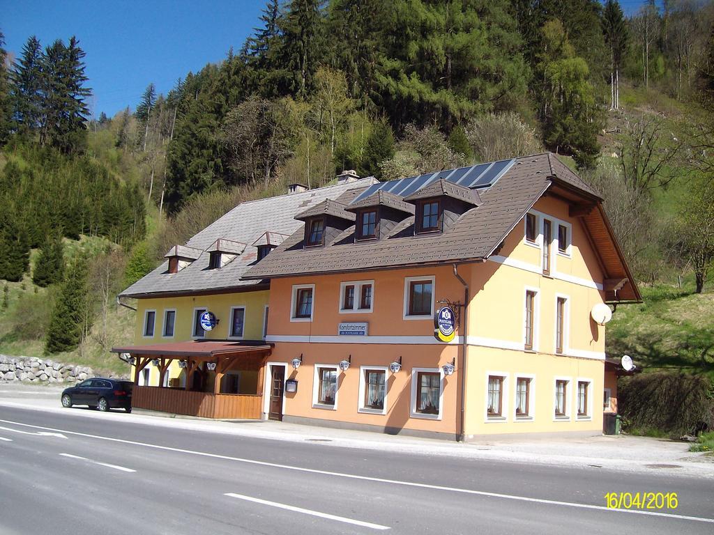Gasthaus Zur Melzen Hotell Versbichl Exteriör bild